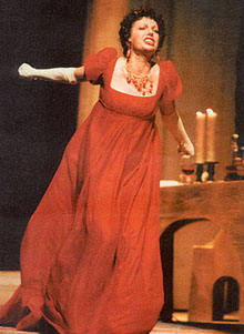 Raina Kabaivanska nei panni di Floria Tosca che ha cantato in oltre 400 recite in tutto il mondo