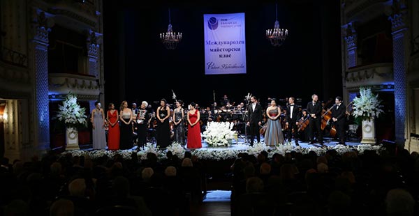 Concerto dei partecipanti alla masterclass presso la New Bulgarian University con il soprano Raina Kabaivanska